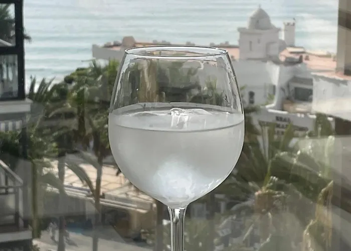 Primera Linea De Playa Apartment Marbella